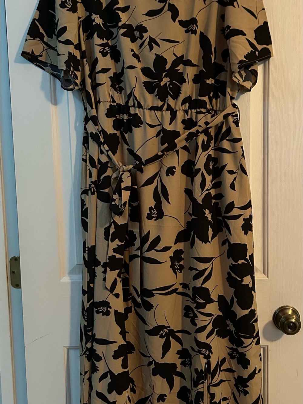 NWOT SHEIN Tan Maxi Dress with Black Floral Print and Tie Waist 4XL